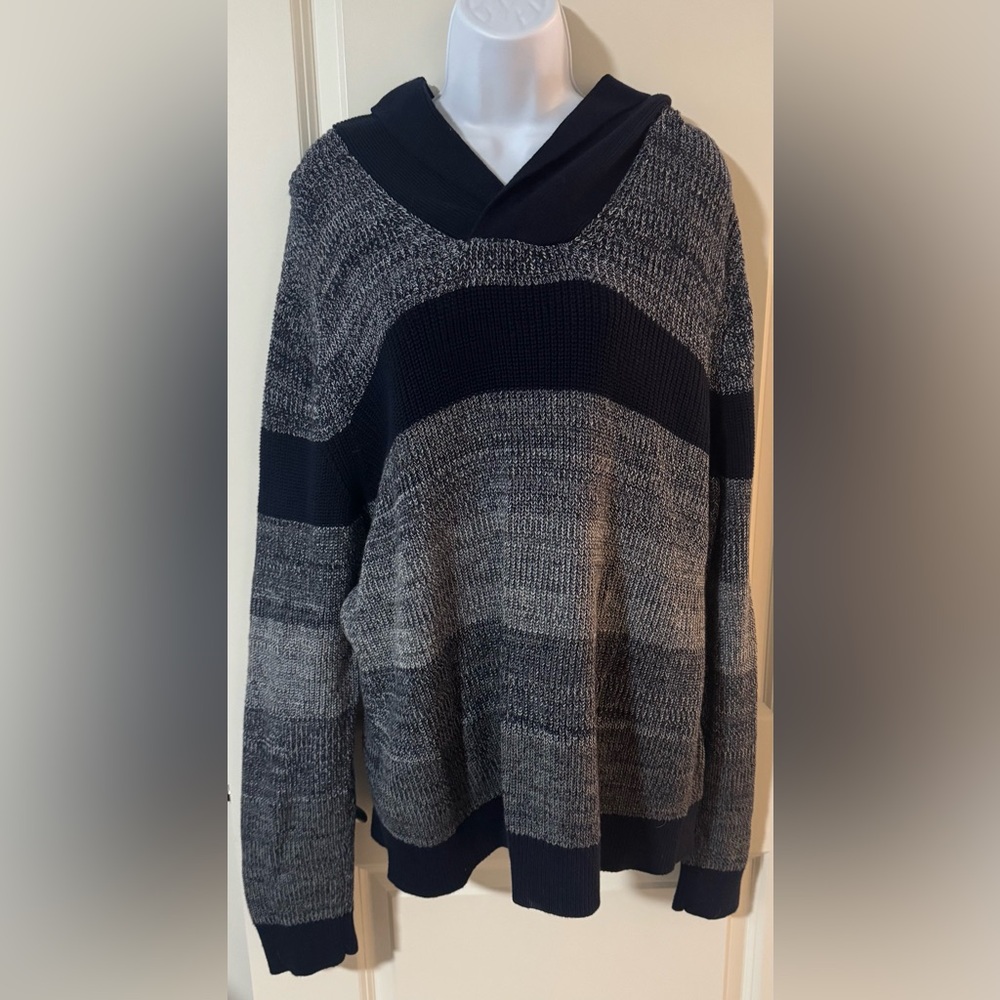 Express Men's Navy and Gray Crewneck Sweater